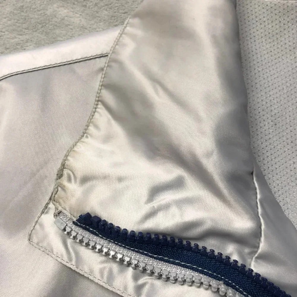 Wrangler Silver Water Resistant Light Jacket Size Medium - Picture 9 of 14